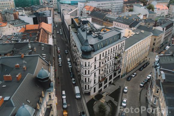 Żelazko w blasku porannego Słońca