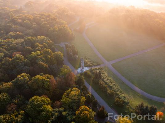 Dzwon wolności we mgle