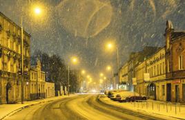 Poznańska ulica Główna w zimowej aurze