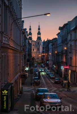 Ulica Długa o poranku