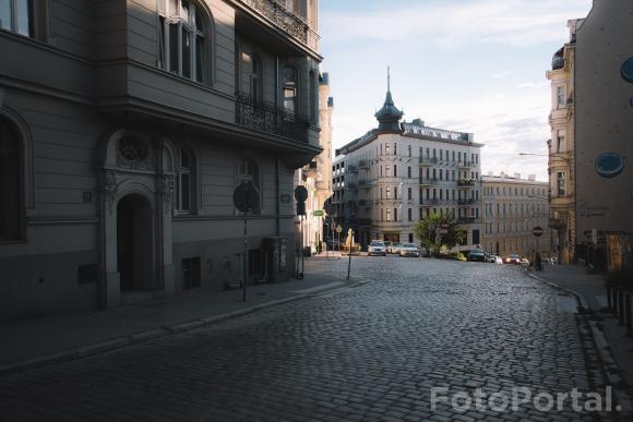 Żelazko w blasku porannego Słońca