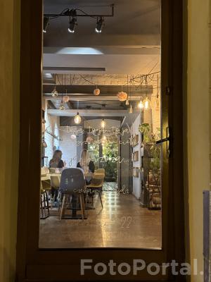 Wieczorny klimat na Żydowskiej.