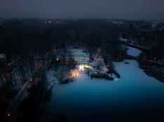 Park Sołacki nocą.