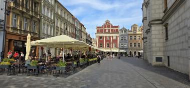 Stary Rynek letnim popołudniem