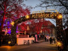 Ozdoby świąteczne na Placu Wolności