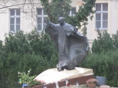 pomnik w parku
