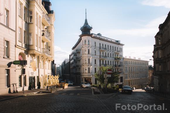 Żelazko w blasku porannego Słońca